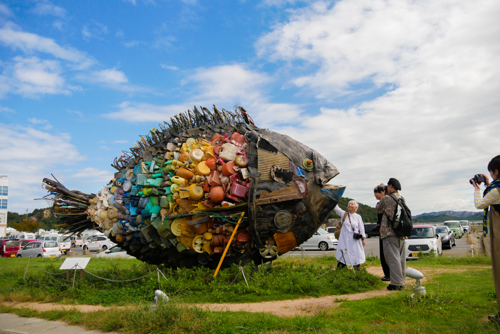 廃材を使った巨大魚